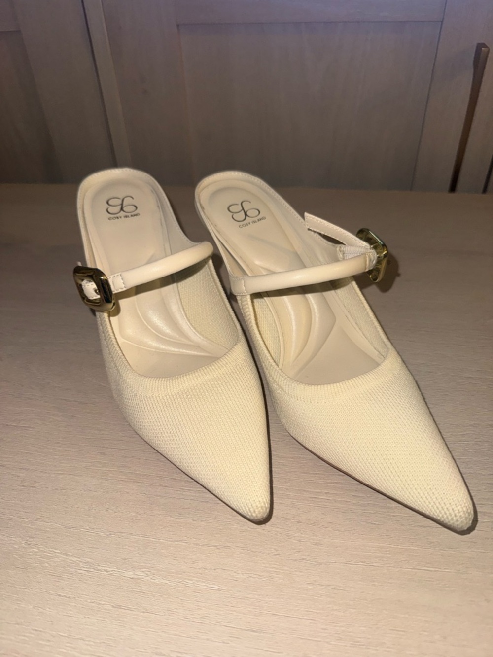 Cozy Island Ivory Knit Style Mules/ Pumps Size 6